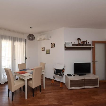 Апартаменти Apartamenti Enjoy Petrovac Екстер'єр фото