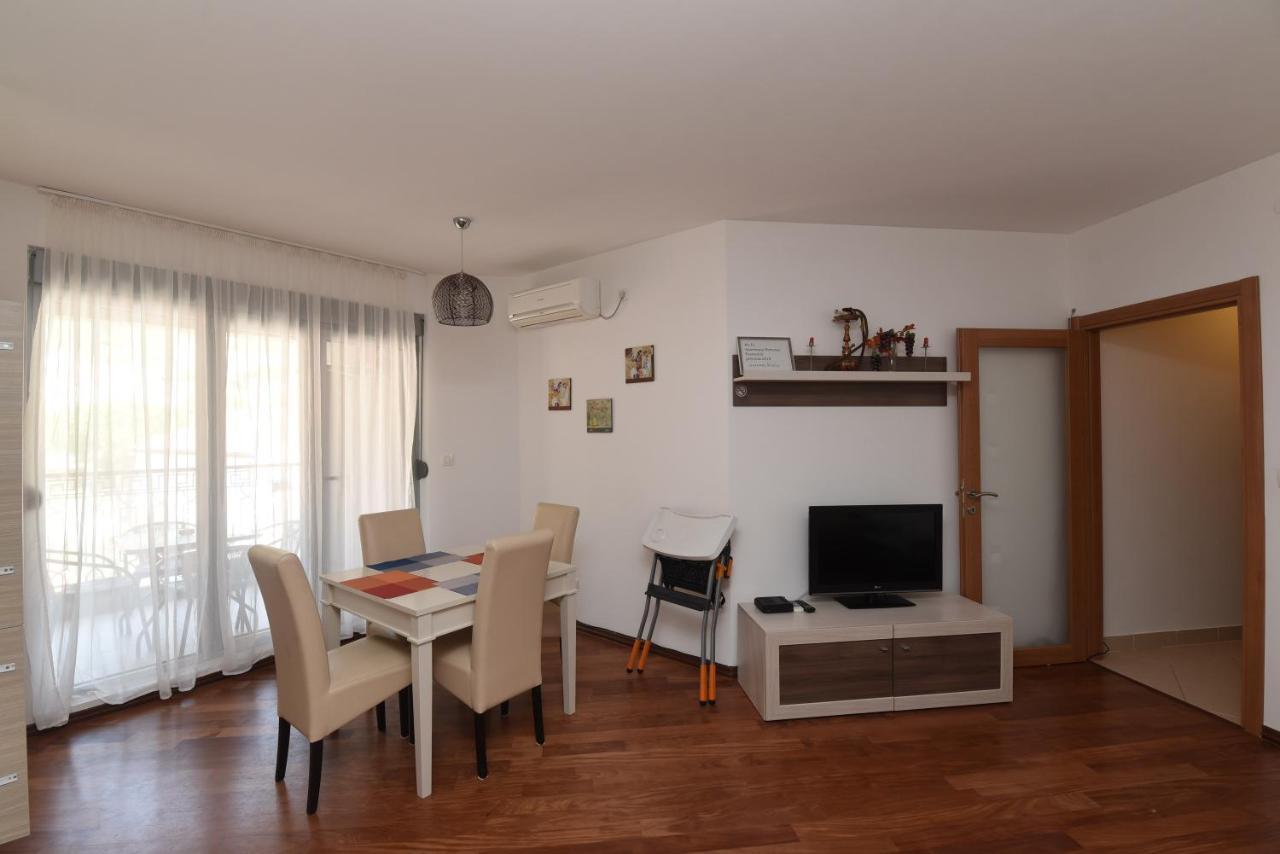 Апартаменти Apartamenti Enjoy Petrovac Екстер'єр фото