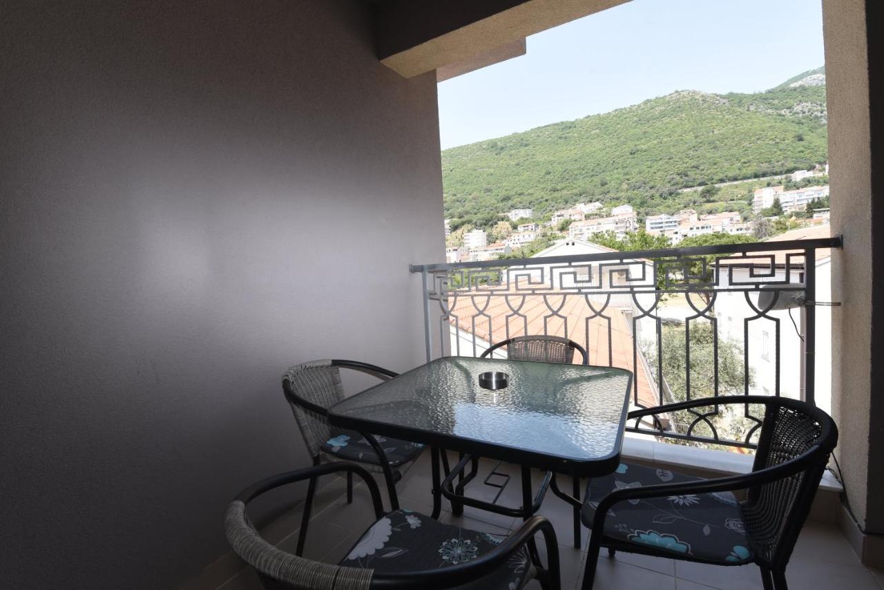Апартаменти Apartamenti Enjoy Petrovac Екстер'єр фото