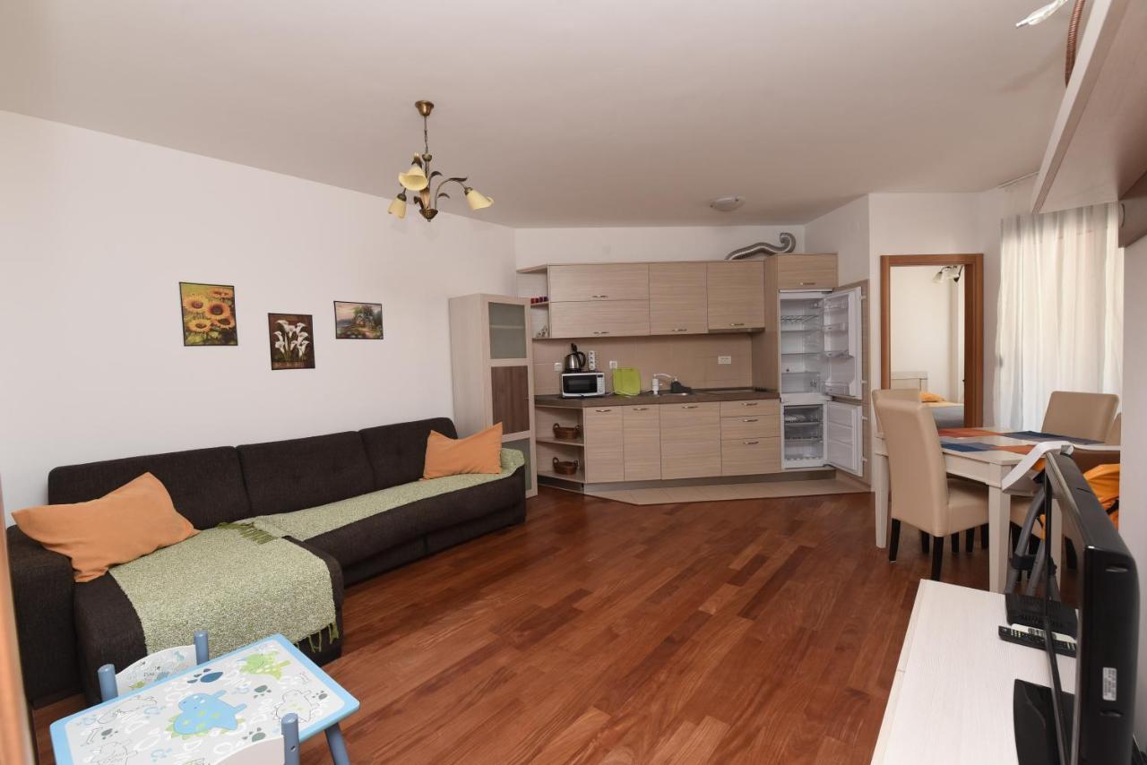 Апартаменти Apartamenti Enjoy Petrovac Екстер'єр фото