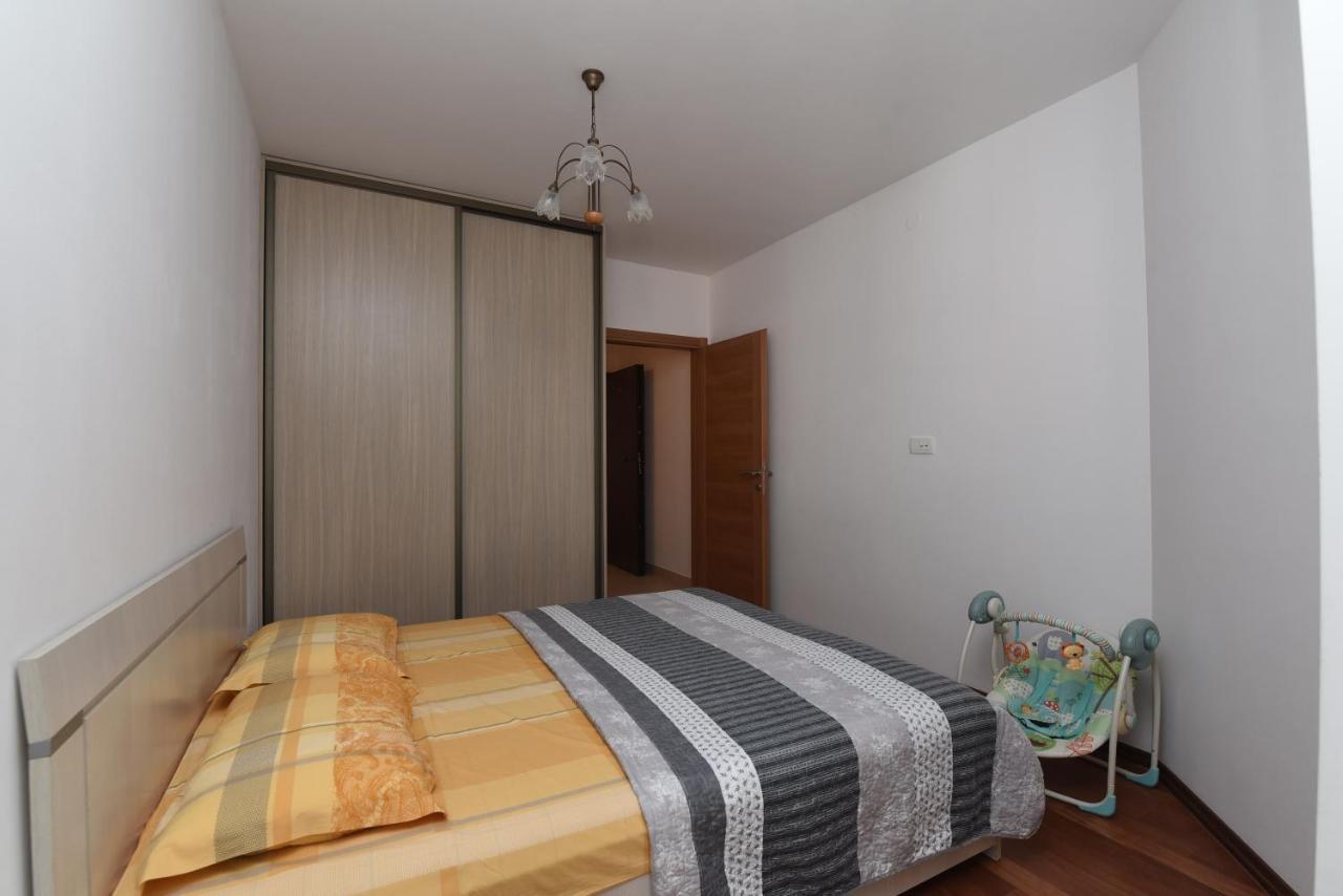 Апартаменти Apartamenti Enjoy Petrovac Екстер'єр фото