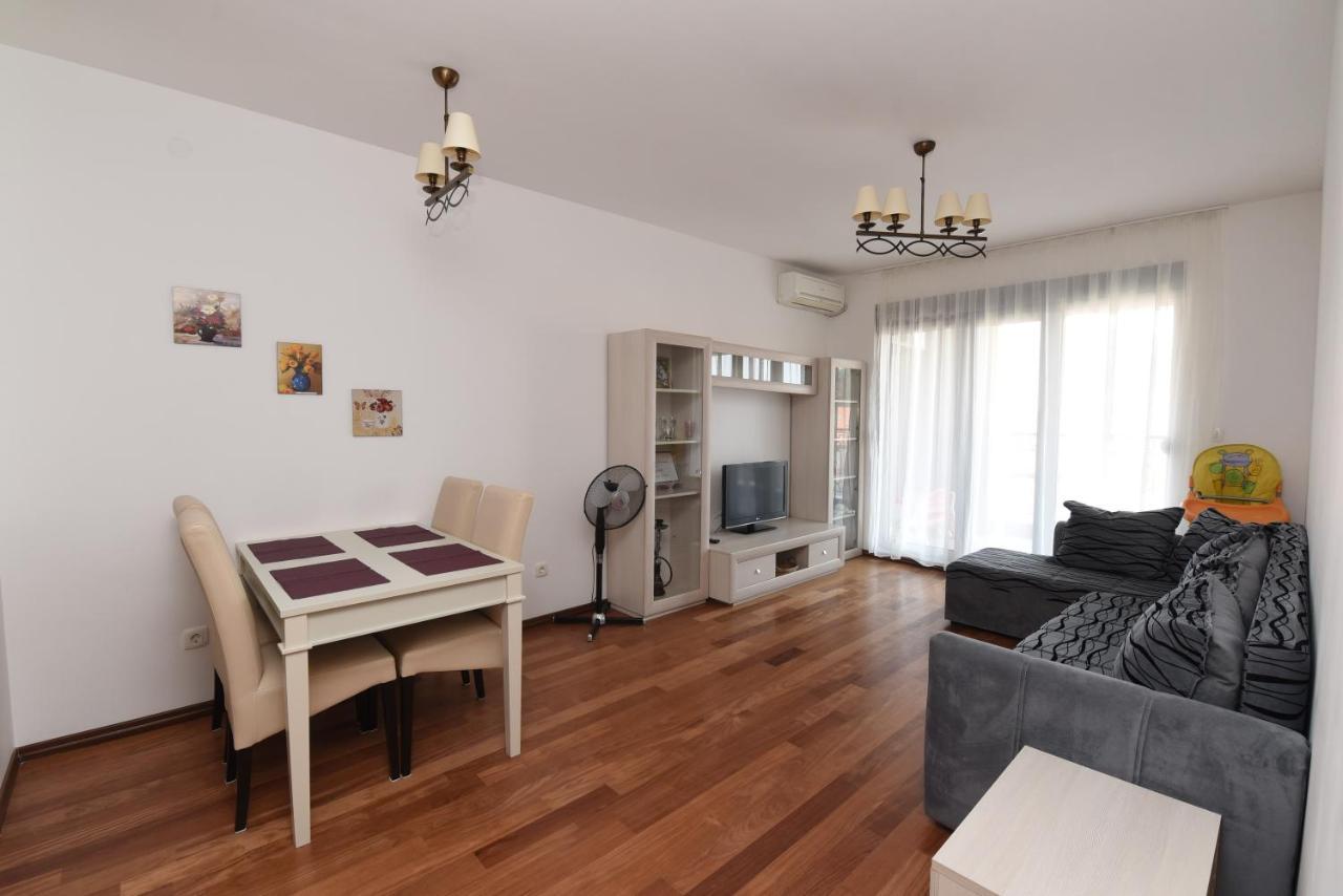 Апартаменти Apartamenti Enjoy Petrovac Екстер'єр фото