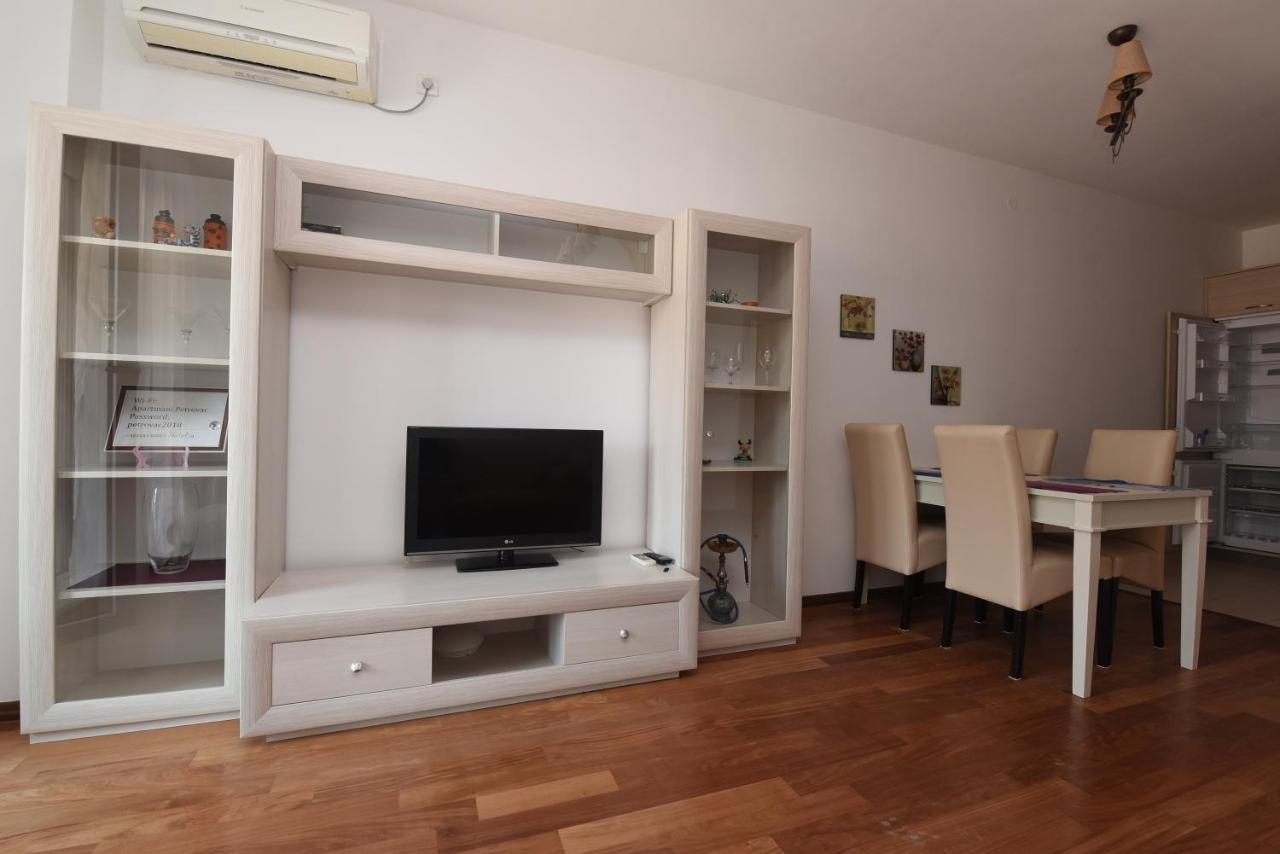 Апартаменти Apartamenti Enjoy Petrovac Екстер'єр фото