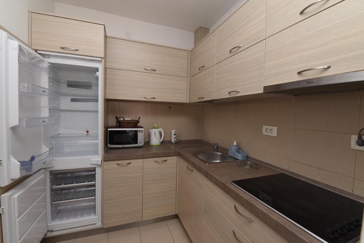 Апартаменти Apartamenti Enjoy Petrovac Екстер'єр фото