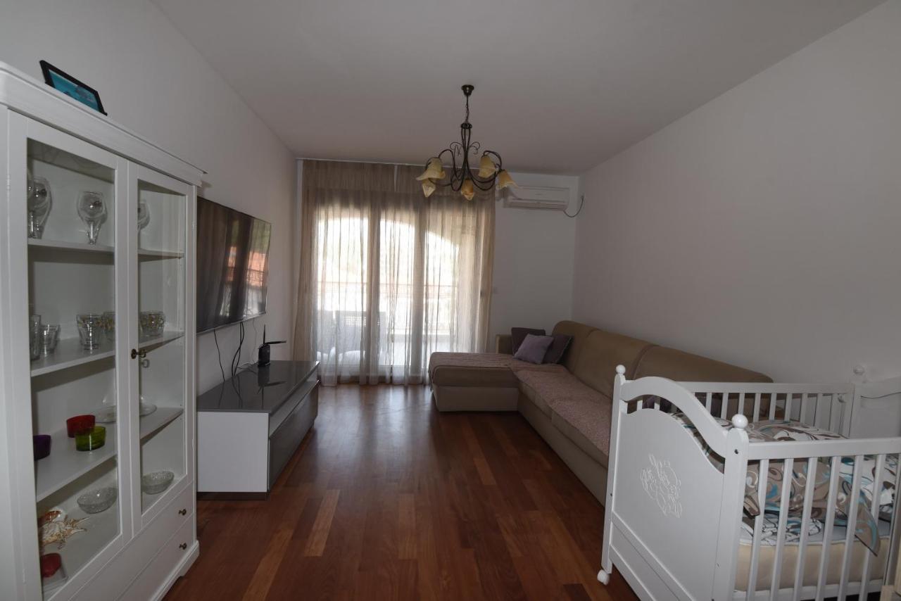 Апартаменти Apartamenti Enjoy Petrovac Екстер'єр фото