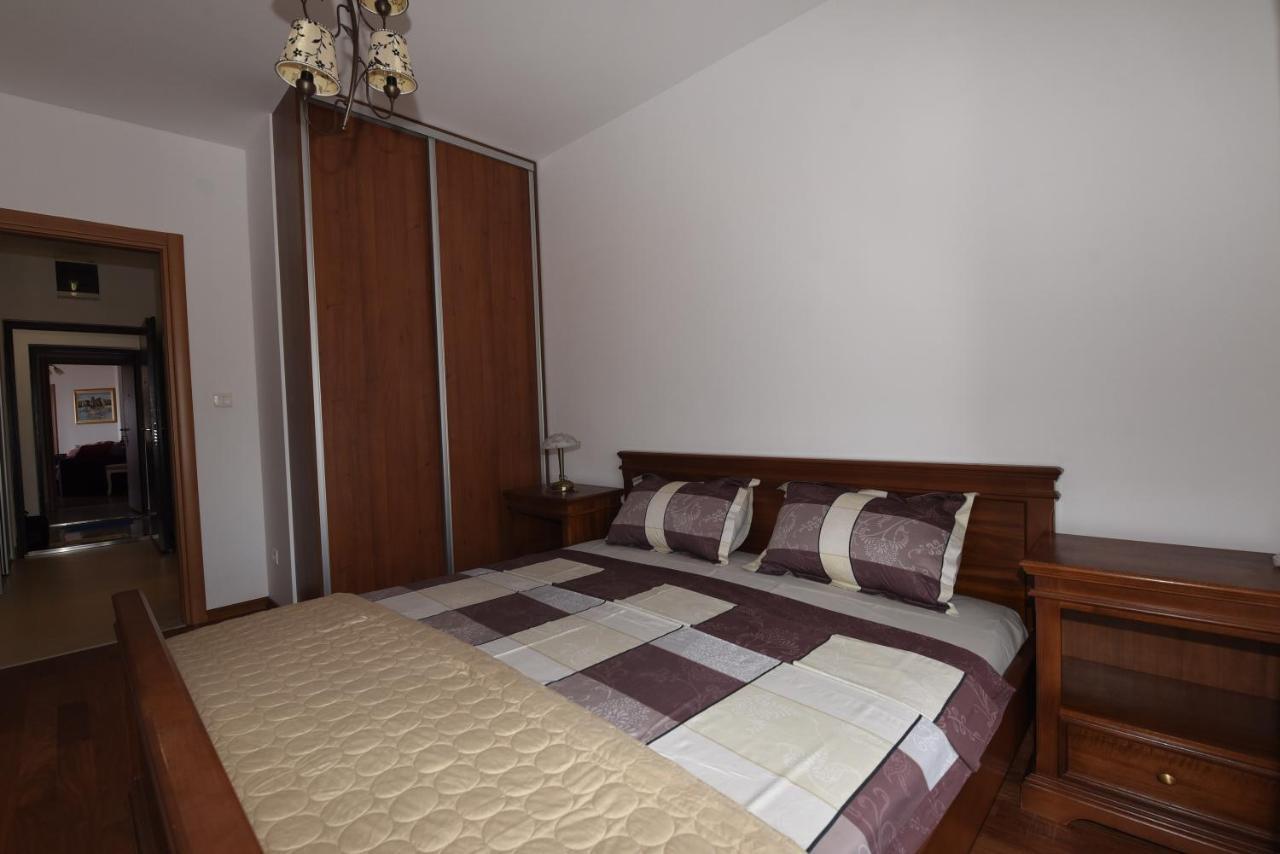 Апартаменти Apartamenti Enjoy Petrovac Екстер'єр фото