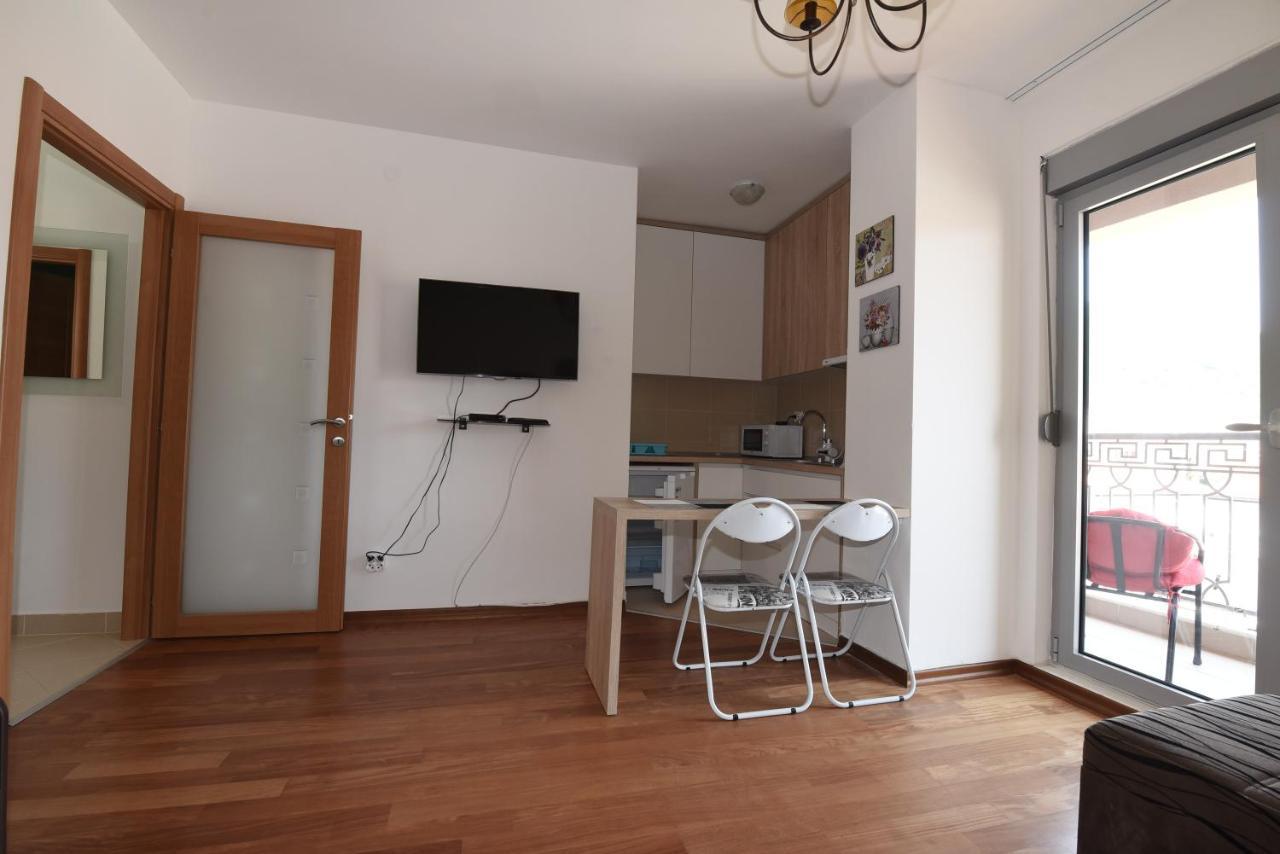 Апартаменти Apartamenti Enjoy Petrovac Екстер'єр фото