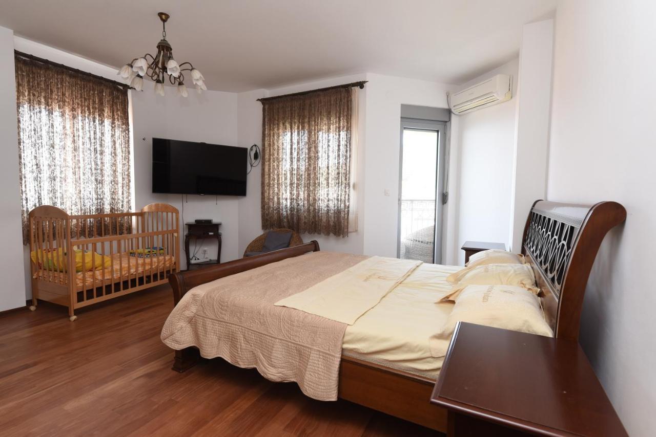 Апартаменти Apartamenti Enjoy Petrovac Екстер'єр фото