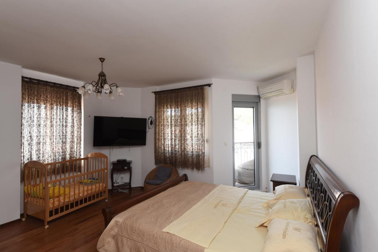 Апартаменти Apartamenti Enjoy Petrovac Екстер'єр фото