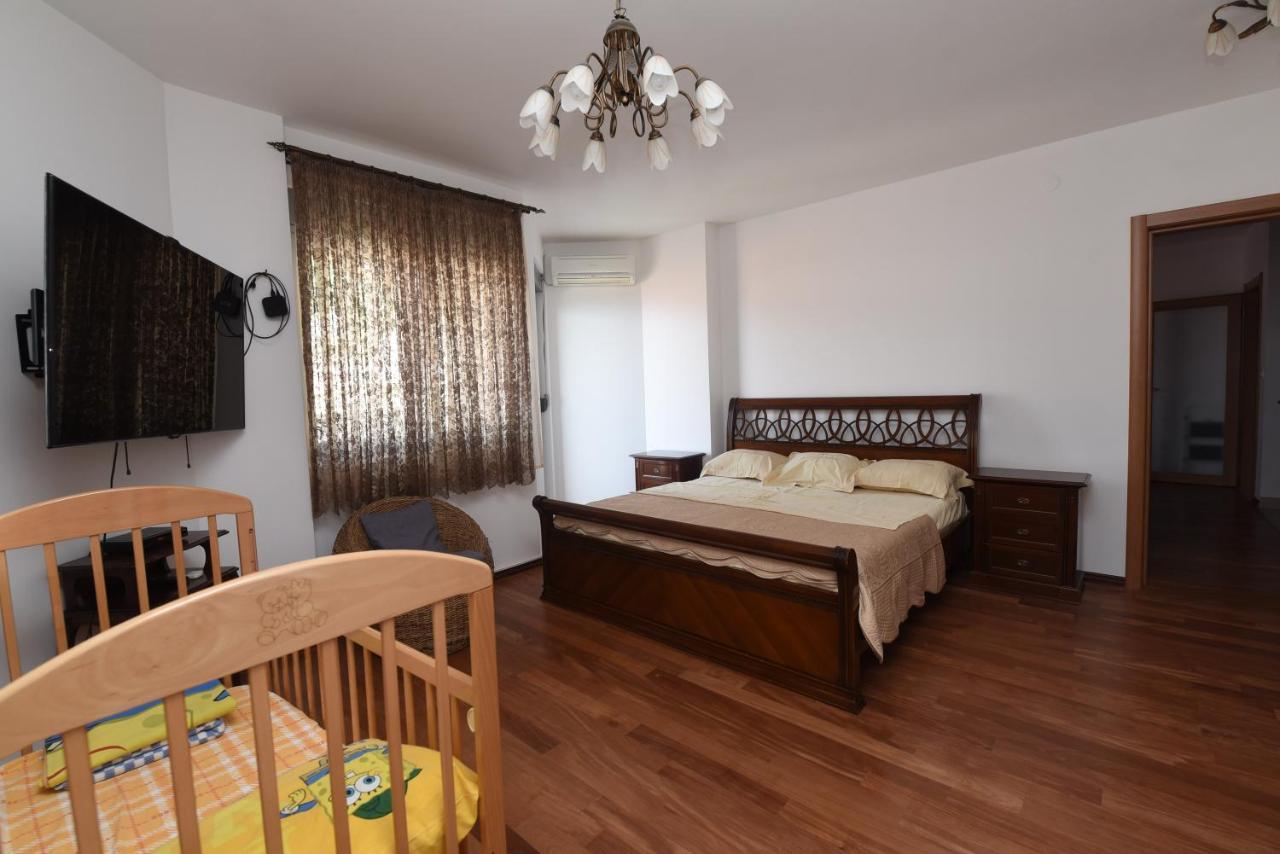 Апартаменти Apartamenti Enjoy Petrovac Екстер'єр фото