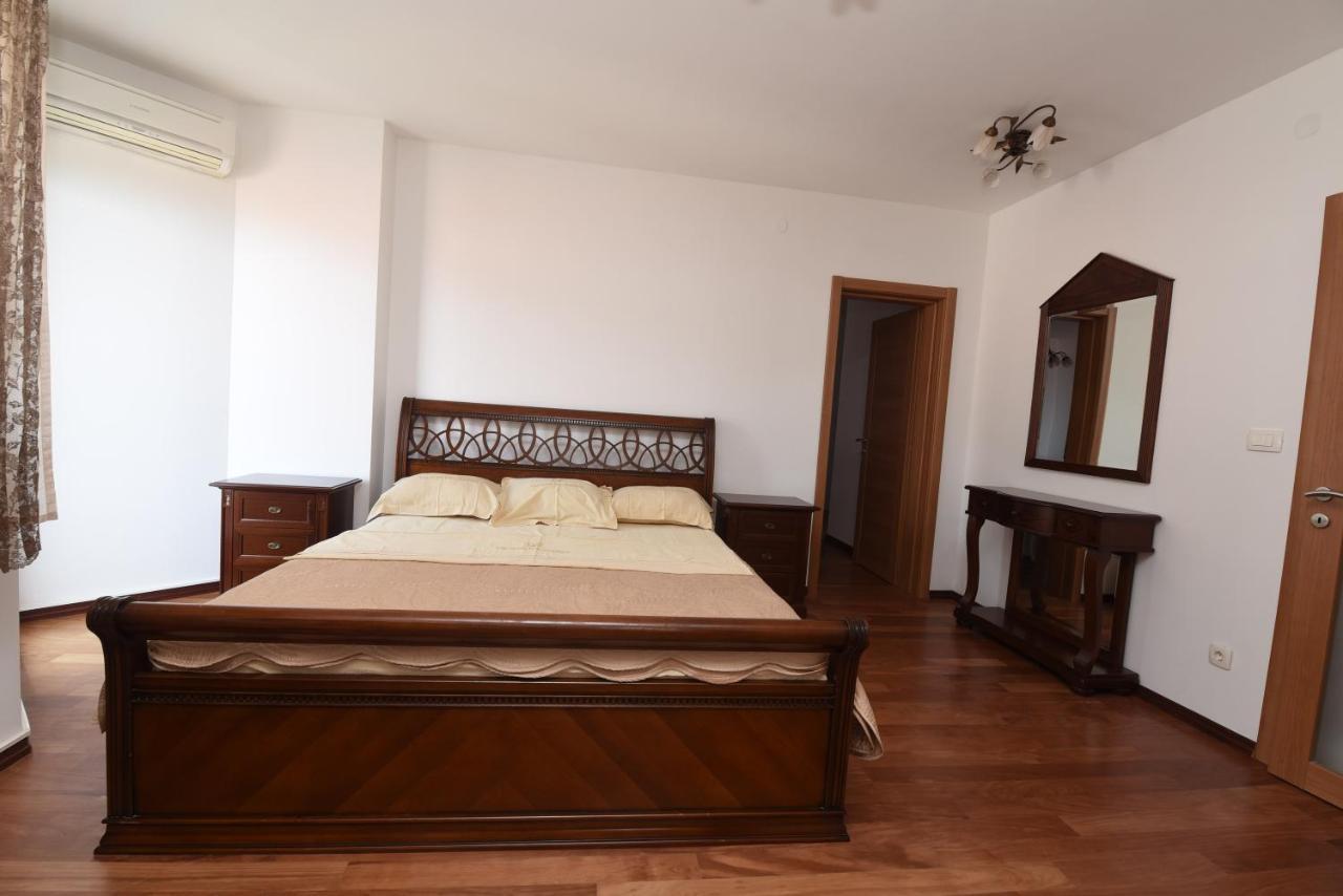 Апартаменти Apartamenti Enjoy Petrovac Екстер'єр фото