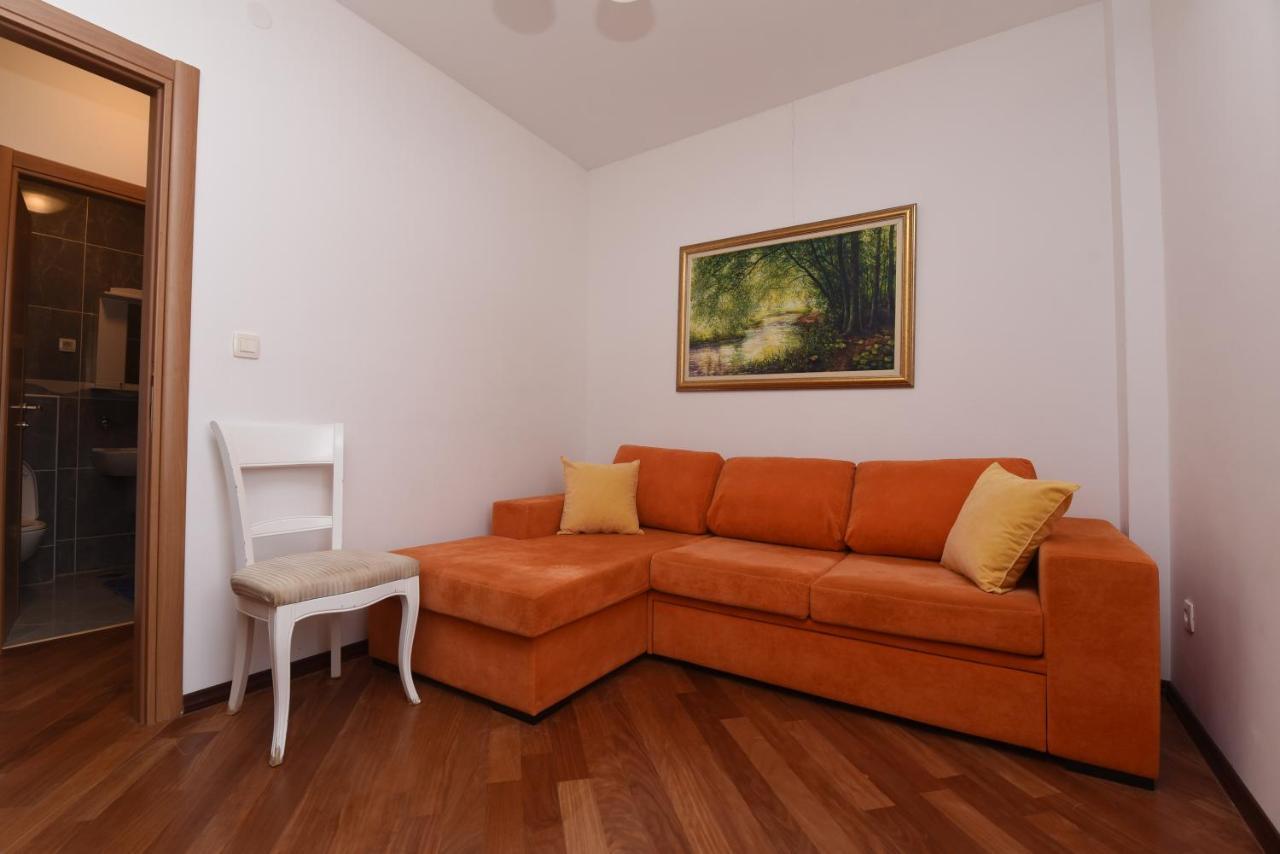 Апартаменти Apartamenti Enjoy Petrovac Екстер'єр фото