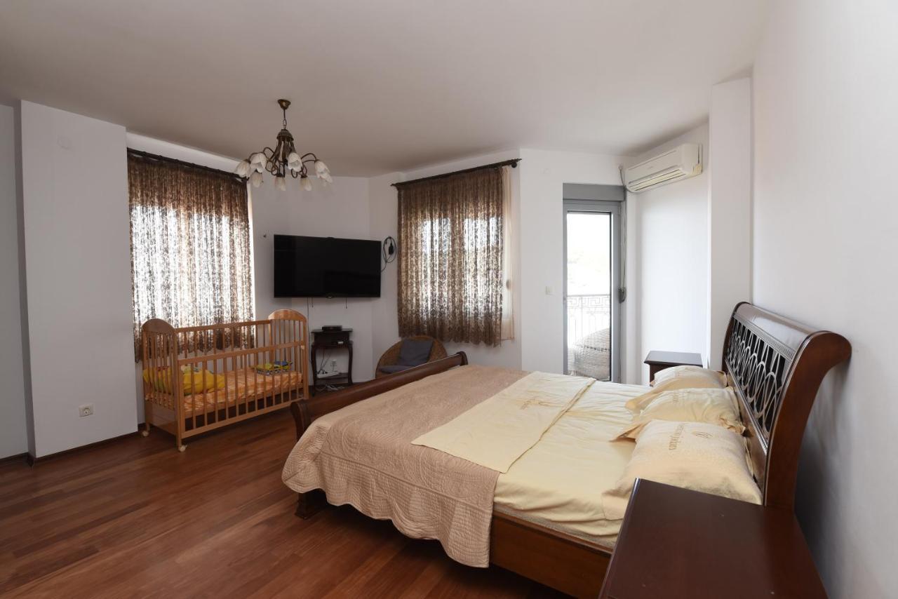 Апартаменти Apartamenti Enjoy Petrovac Екстер'єр фото